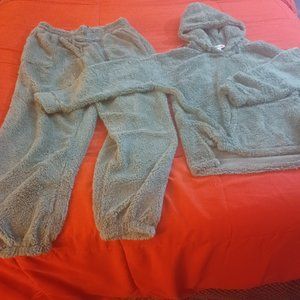 BRAND NEW ladies soft sherpa jogger set!